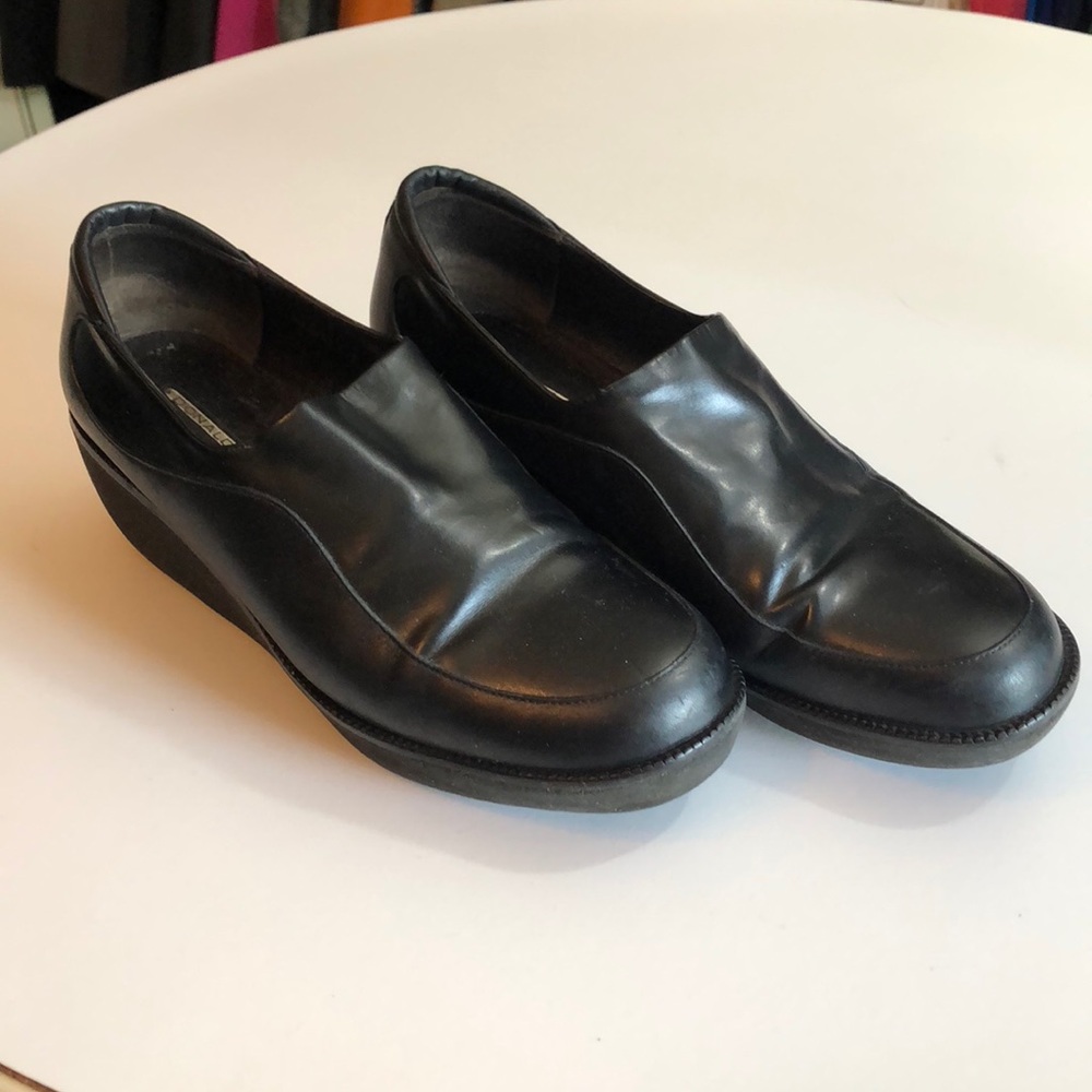 Donald J Pliner heeled comfy shoes